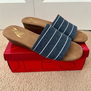 Women’s Aerosoles Florida Denim Stripe Size 11